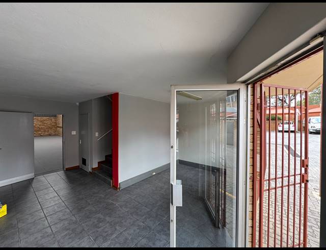 400M² WAREHOUSE TO LET IN LINBRO PARK